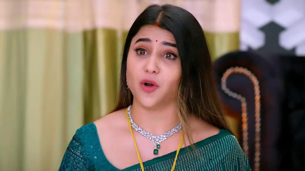 Aparna returns kavya phone to her in July 13th 2023 Episode number 147 in Brahmamudi Telugu Serial