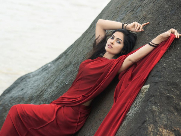 Bigg Boss Divi Vadthya Blasting Glamour Photo In Latest White Colour Dress Bigg Boss Divi Vadthya Blasting Glamour Photo In Latest White Colour Dress