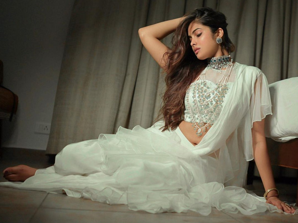 Bigg Boss Divi Vadthya Blasting Glamour Photo In Latest White Colour Dress Bigg Boss Divi Vadthya Blasting Glamour Photo In Latest White Colour Dress