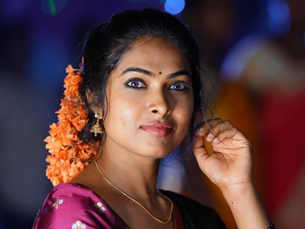 Bigg Boss Divi Vadthya Blasting Glamour Photo In Latest White Colour Dress Bigg Boss Divi Vadthya Blasting Glamour Photo In Latest White Colour Dress