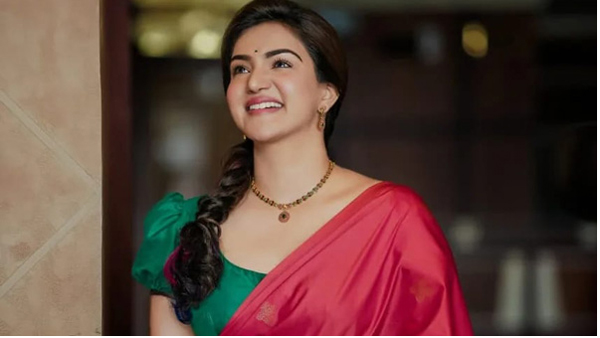 Actress Honey Rose Rachel First Look Released And Netizens Demands Ban Her