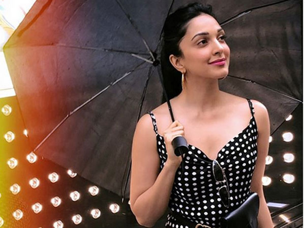 Kiara Advani Ravishing Photoshoot In Latest Red Colour Sleeveless Dress Kiara Advani Ravishing Photoshoot In Latest Red Colour Sleeveless Dress