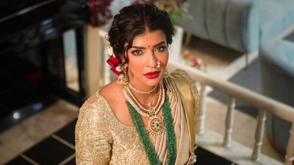 Manchu lakshmi shocking comments on telugu heroines situations