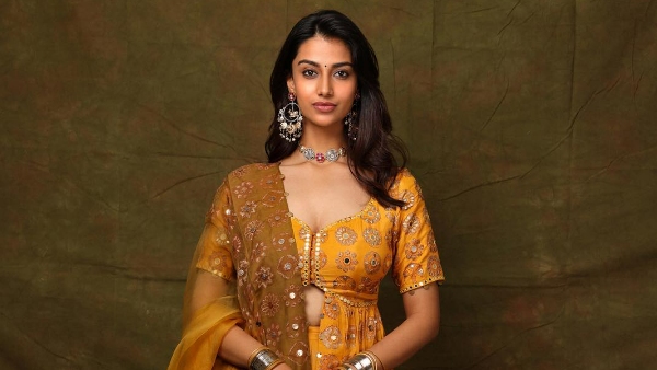 Glamorous heroine Meenakshi Chaudhary latest stunning look viral