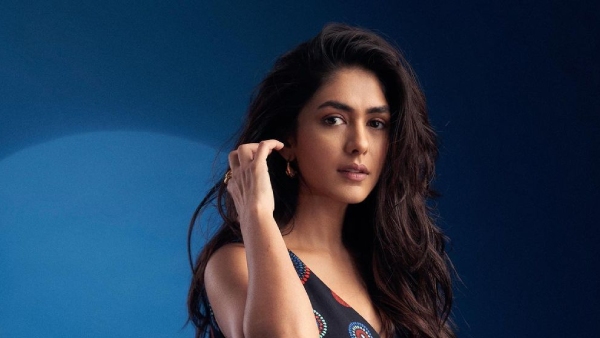 Heroine Mrunal thakur reveals her first love and breakups news viral in social media