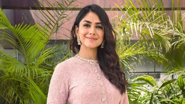 Mrunal Thakur Shared a stunning and sizzling photos in social media goes viral Mrunal Thakur Shared a stunning and sizzling photos in social media goes viral
