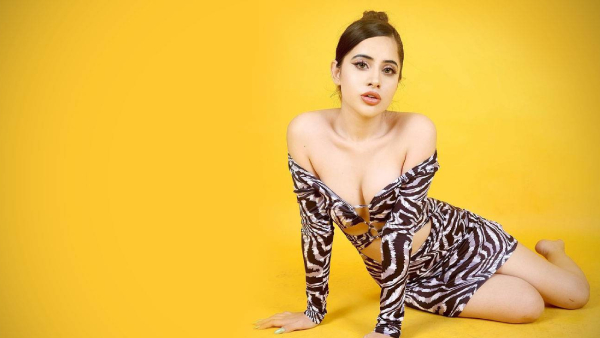 Urfi Javed Shocking Look In Latest Topless Dress With Tomatoes Urfi Javed Shocking Look In Latest Topless Dress With Tomatoes