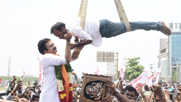 Pawan Kalyan Fan Welcomes In Tirupati Video Goes Viral Pawan Kalyan Fan Welcomes In Tirupati Video Goes Viral