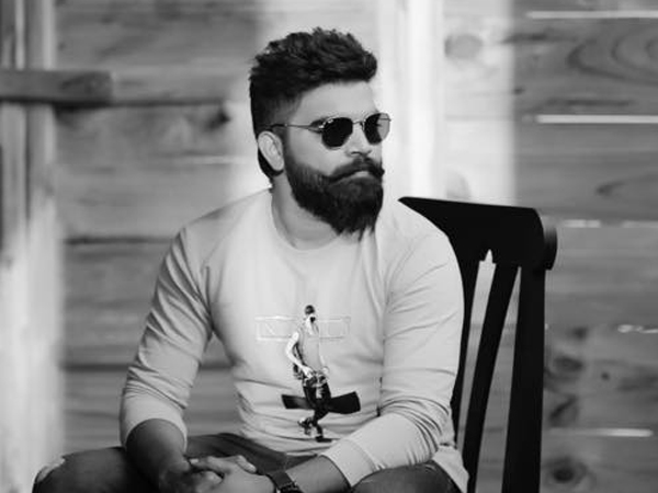 TV Actress likitha Gifted Photo Create Buzz on Anchor Pradeep Marriage