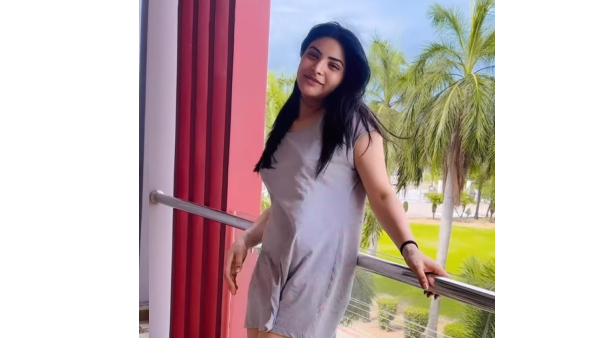 Jabardasth Priyanka Singh Hot Looks In Light Colour Sleeveless Nighty Goes Viral