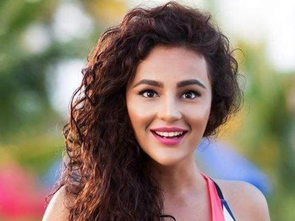Heroine Seerat Kapoor shares hot selfie Heroine Seerat Kapoor shares hot selfie