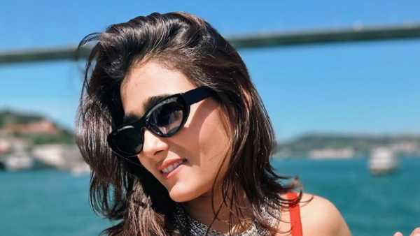 Shalini Pandey Ravishing Hot Look In Latest Red Colour Bra At Istanbul