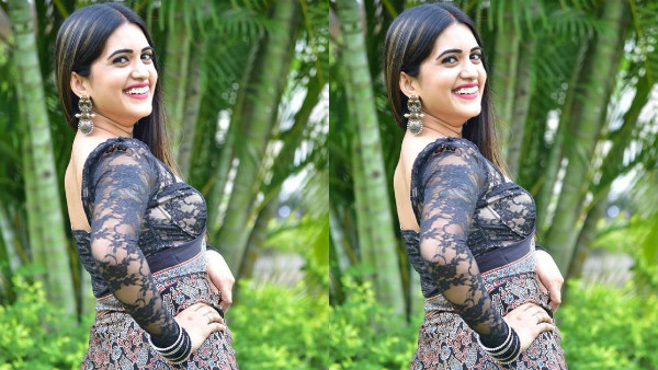 Anchor Sravanthi Chokarapu Saree Pics Viral In Internet