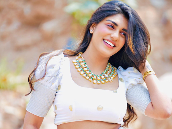  character artist Surekha vani daughter latest glamorous reel viral