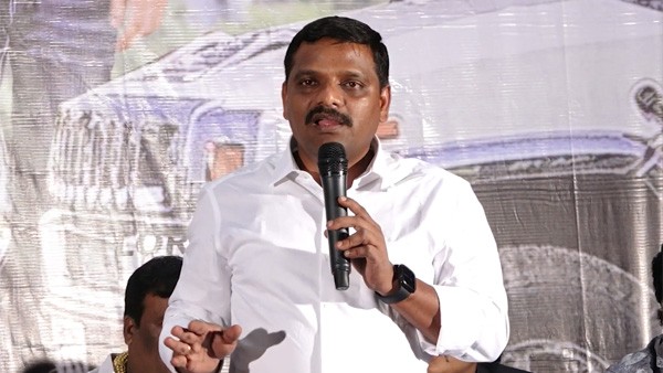 Teenamar Mallana Funny speech at Arjun Sajja, Radhika Kumaraswamys Iddaru pre release event