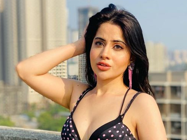 Urfi Javed Stunning Looks In Latest Latest Cleavage Design Sleeveless Top 