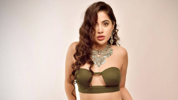 Urfi Javed Shocking Look In Latest Topless Dress With Tomatoes Urfi Javed Shocking Look In Latest Topless Dress With Tomatoes