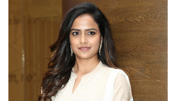 Baby Heroine Vaishnavi Chaitanya Latest Stinning Photos Viral