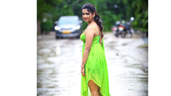 Bigg Boss Fame Ariyana Glory Latest Glamour Look In Kitchen