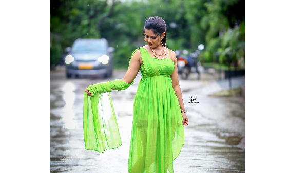 Bigg Boss Fame Ariyana Glory Latest Glamour Look In Kitchen