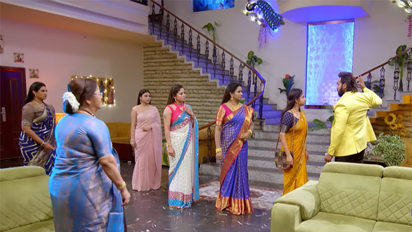 Rudrani Shows Raj and Kavya Photos To Aparna in August 18th 2023 Episode number 178 in Brahmamudi Telugu Serial 