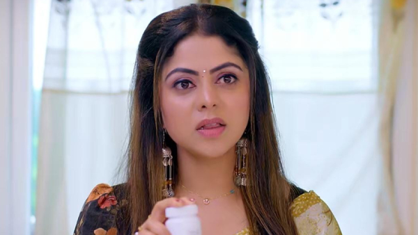 Swapna Escapes From deep Trouble with Kavya Help in August 3rd 2023 Episode number 163 in Brahmamudi Telugu Serial Swapna Escapes From deep Trouble with Kavya Help in August 3rd 2023 Episode number 163 in Brahmamudi Telugu Serial