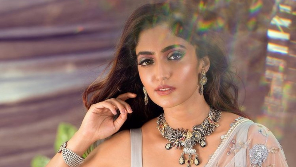 Heroine Reba Monica John 