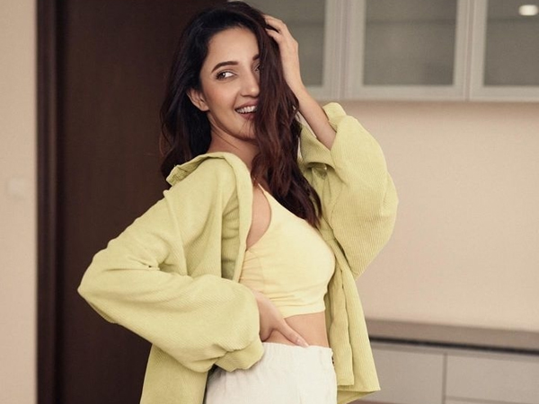 DJ Tillu Heroine Neha Shetty Awesome Photoshoot Viral