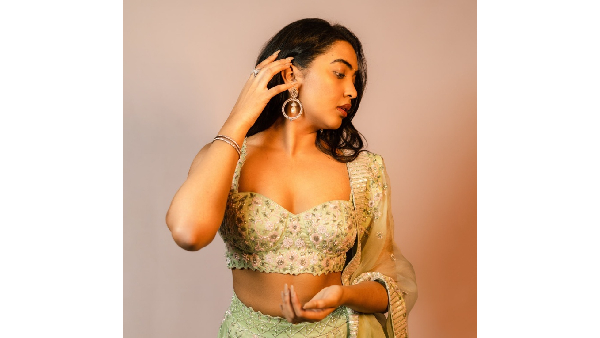 Rajashekar Daughter Shivathmika Nice Looking Photos Viral