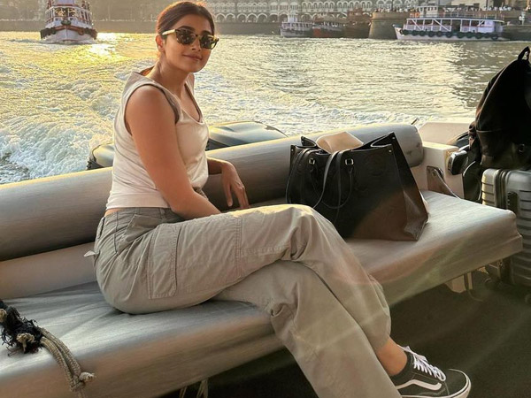 Pooja Hegde Shining Look In Latest Pink Colour Dress Goes Viral 