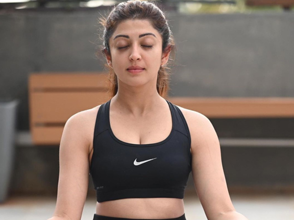  Atharintiki Daaredi Heroine Pranitha Subhash Latest Pics Viral