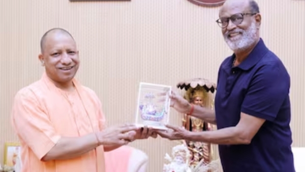 Superstar Rajinikanth Takes Blessings of Up CM Adityanath By touching his Feet Video Viral