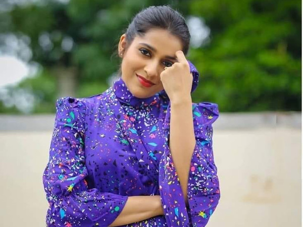 Anchor Rashmi Gautam Looks Fabulous in Latest Photoshoot Anchor Rashmi Gautam Looks Fabulous in Latest Photoshoot
