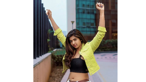 Jabardasth Actress Rithu Chowdary Looks Stylish in Latest Pics