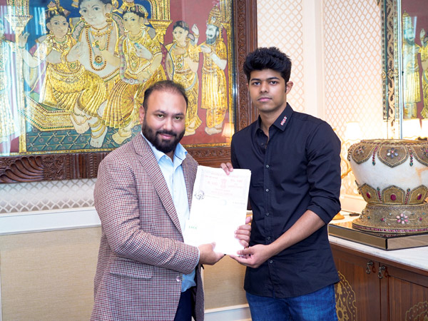 Thalapathy Vijays Son Sajay Jason Vijay as director introducting by Lyca Productions A Subhaskaran