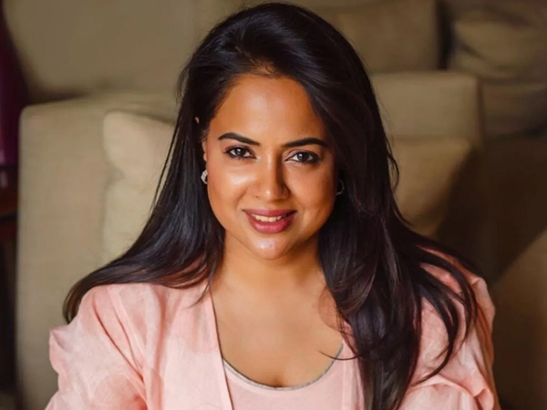 Actress Sameera Reddy Reveals about Trolls After Marriage