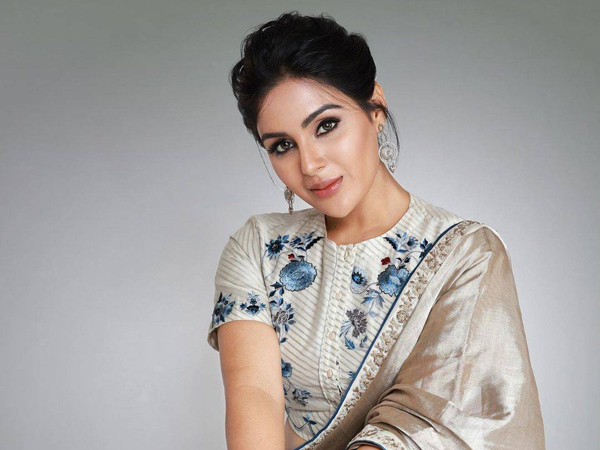 Virupaaksha Heroine Samyuktha Menon Latest Stunning Photo Viral