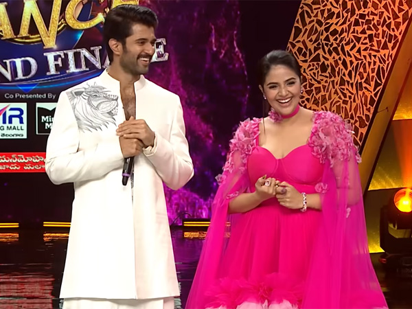 Vijay Devarakonda Chief Guest of Neethone Dance Grand Finale and Promo Released August 21st 