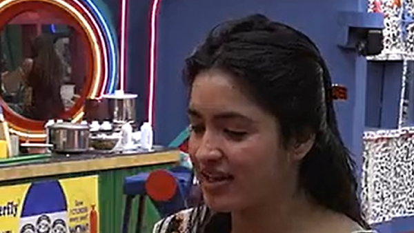 Rathika Rose Love Proposal to Pallavi Prashanth in Bigg Boss Show