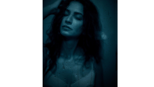 Pawan Herione Kriti Kharbanda BathRoom Photoshoot Viral 