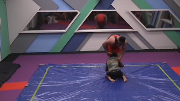 Pallavi Prashanth Crying After Bigg Boss Wrestling Task