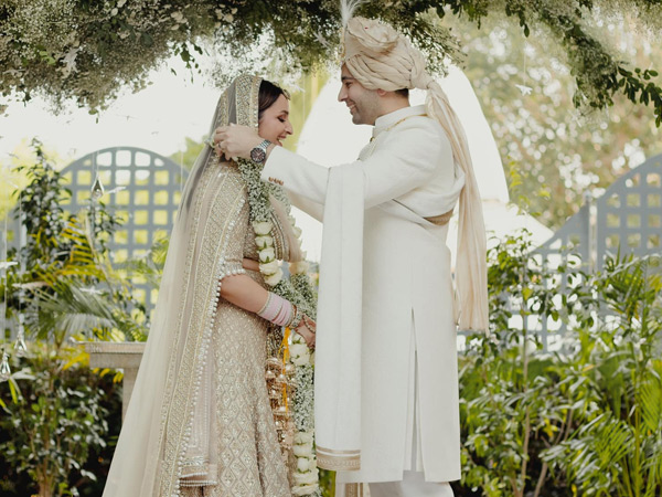 Actress Parineeti Chopra Married AAP MP Raghav Chadha.. First Photos Goes Viral