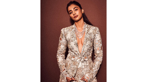 Actress Pooja Hegde Shares Good Looking Photos in Instagram Actress Pooja Hegde Shares Good Looking Photos in Instagram