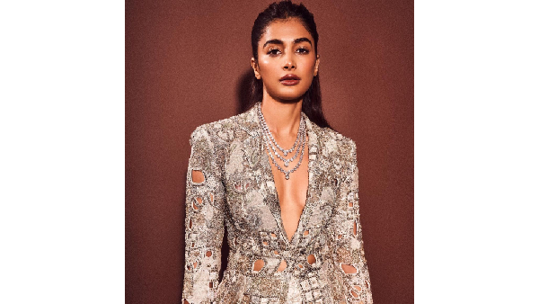 Actress Pooja Hegde Shares Good Looking Photos in Instagram Actress Pooja Hegde Shares Good Looking Photos in Instagram