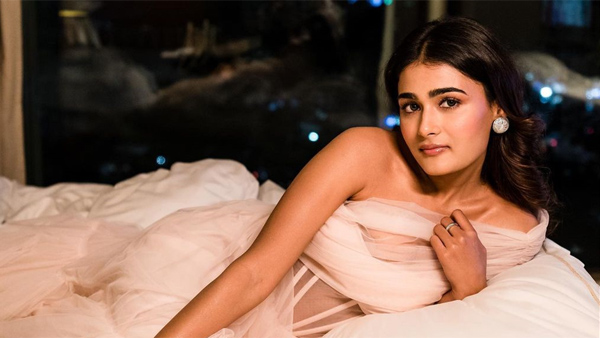 Arjun Reddy Heroine Shalini Pandey Latest Stunning Photo Viral