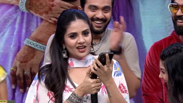 Anchor Sreemukhi Fun With Maanas Nagulapalli Fiance in Parivaaram starwars Programe