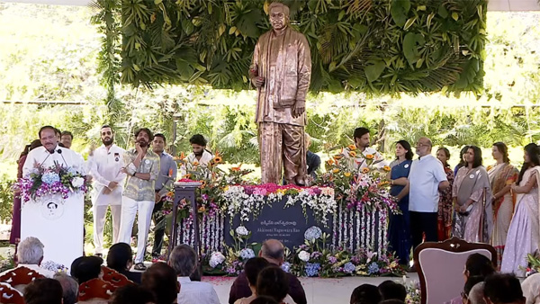 Venkaiah Naidu sensational comments on hereditary politics in India