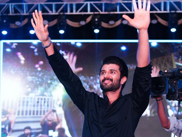 Vijay Deverakonda announced to donate 1 crore rupees