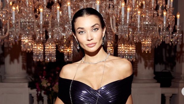 Ram Charan Heroine Amy Jackson Stunning Photos Viral in Social Media