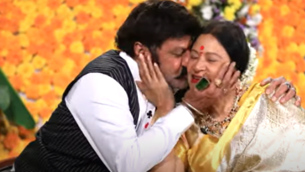 Nandamuri Balakrishna kisses Actress Jayakrishna in Bhagavanth Kesaris Promotions